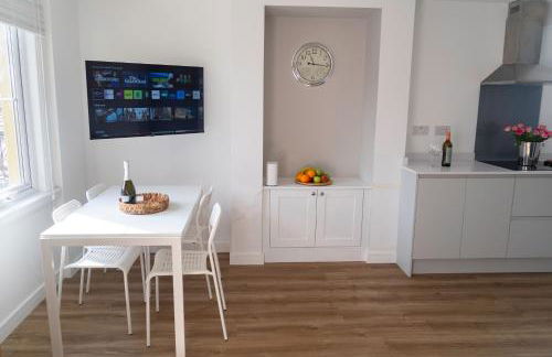 Crossways - a modern two bedroom village apartment close to cheltenham - Photo 18