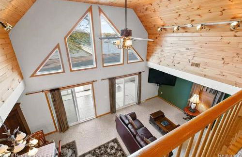 Newer Cottage on the Lake, ample space for boats - Foto 26