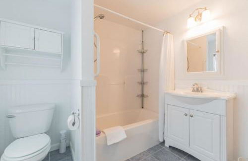 Beach Block 7 bdrms Parking Patio and Sunroom - Foto 5