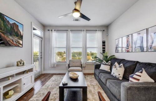 2BR Southtown Apartment FreeParking Wifi Pool Gym - Photo 12