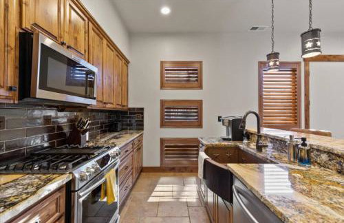 Reno Basecamp 2 King Suites, Walk to Food and Fun - Foto 13