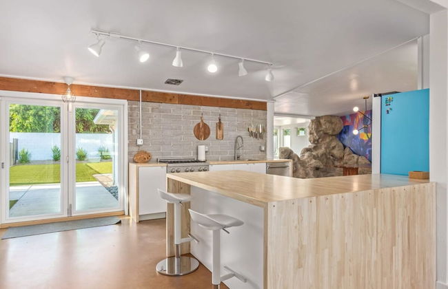 Northview Mid-century Escape Pool Firepit Bocce - Foto 15