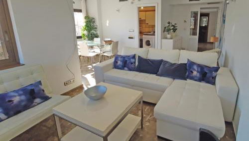 Sunny apartment with fantastic terrace views! - Photo 5