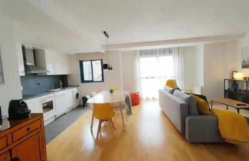 Ventanal de Saras Petfriendly Garaje Trastero y Chimenea - Arafita Apartamentos - Photo 1