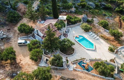 Cozy Home In Postira With Wifi - Photo 17