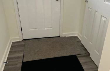 Spacious 4 BR 2BA Home with Bar and Fenced Yard - Foto 10