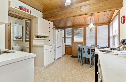 The Bott Cott: Cozy 3-Bedroom Retreat in Grand Haven - Foto 6