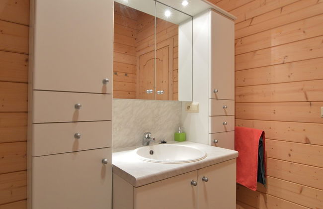 Peaceful Chalet Retreat - Photo 13