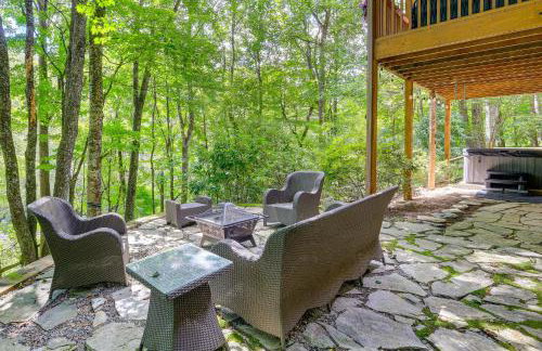 Luxe Mountain Escape with Hot Tub and Gym Near Boone! - Foto 2
