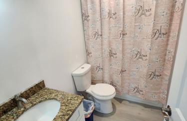 Beautiful beachside, newly renovated apartments just half a block from beach 2 bedroom - Foto 6