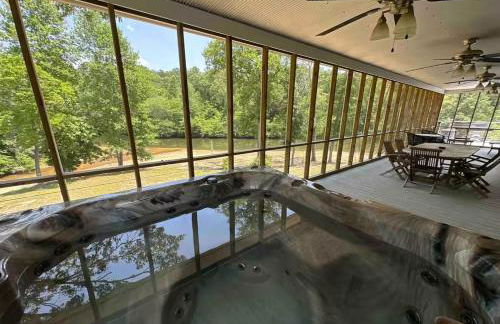 Brushy Creek Lodge - Riverfront, Hot Tub, Fire Pit - Foto 1