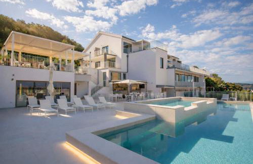 Zlatni Zalaz,Apartments,Supetarska Draga - Foto 1