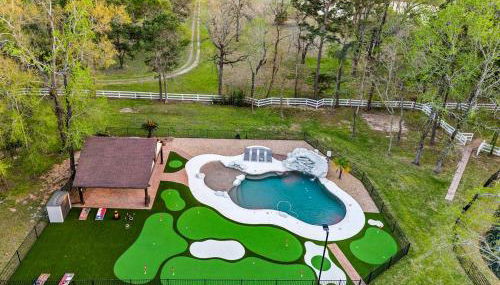 The LUX at West Event & Stay, Pool, Golf & Pickle - Photo 2