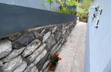 Lovely newly refurbished, 1 bedroom top floor apartment with sea views, fast WI-FI CABLE TV and Netflix - Foto 36