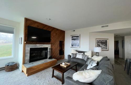 Diamond Adventure Slope Side with Foosball and Arcade at Wintergreen Resort - Foto 29