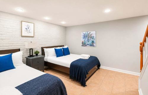 Charming Townhouse Retreat by CozySuites - Foto 14