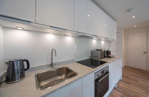 Modern 1 Bed Apartment in Gravesend w Games Room - Foto 14