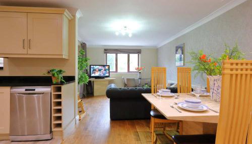 11 beds, 2 properties combined, M1, M62, Free parking - Foto 5