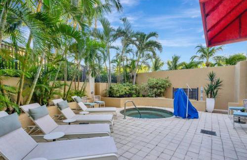 2B Beachfront condo! Pool! Games! 15 mins to PBI! - Foto 25