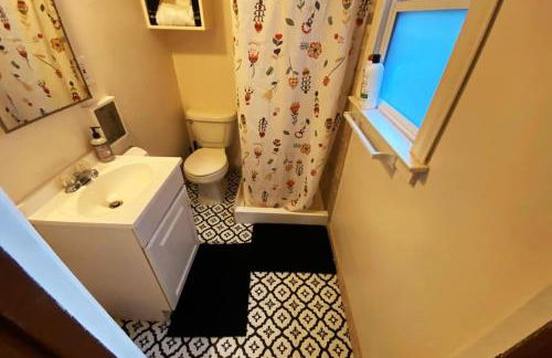 Cozy King Bed Cabin Fireplace - Photo 6