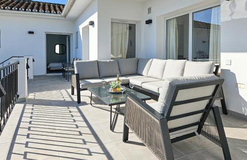 Villa with private pool & outdoor kitchen - Photo 34