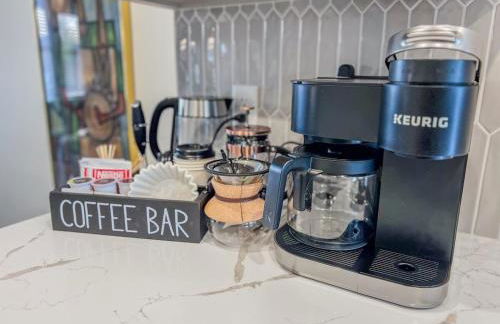 Brick Beauty Downtown, 3BR, Fenced Yard, Garage! - Foto 3