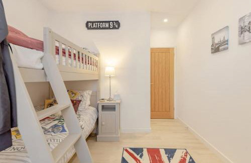 Elegant Epsom Family - Photo 22