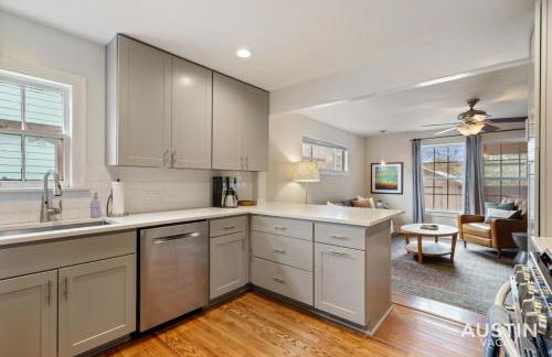 Elegant Escape Gourmet Kitchen and Outdoor Living - Foto 15