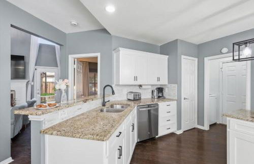 Parisian-Inspired 5-BD w Pool Playground Cinema - Foto 16