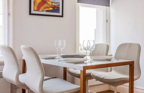 Comfortable modern 1 bedroom Apartment - Photo 15