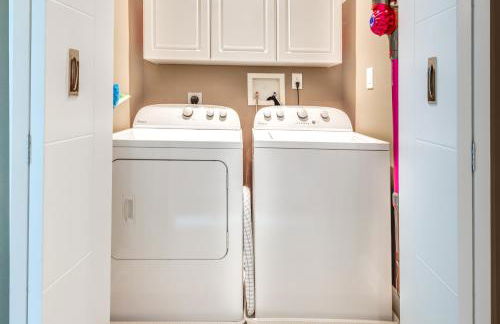 Modern Retreat with River View in Roswell! - Foto 19