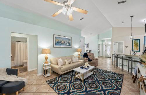 Beautiful Pet Friendly Home! Tropical Pool, Optional Golf Cart & Pool Heat, Minutes to Beach - Foto 15