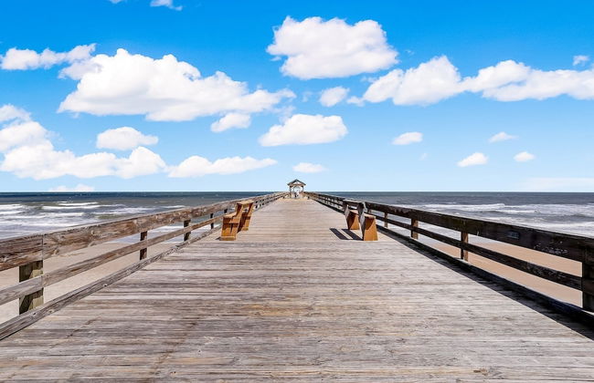 Upper Unit Condo Overlooking Both the Ocean Pier and Swimming Pool by RedAwning - Foto 38