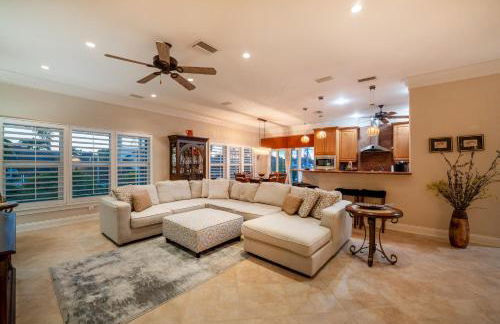 Villa Hibiscus-Waterfront-Free Heated Pool-Dock-Bikes-Other Amenities - Photo 17