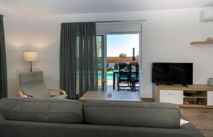 Rosemary Rhodes Villa - Photo 10