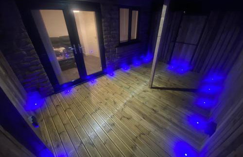 Modern 3- Bed Holiday Home - Private Parking Sleeps 10- 2 Min M62 - Foto 34