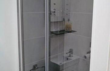 Modern Large 4-Bed Property sleeps 10 in Abergele - Photo 31