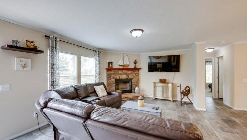 Efficiently Equipped Lewis Home Deck and Gas Grill! - Foto 2