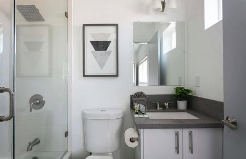 Spacious 4BR Townhouse with Free Parking Near DTLA - Foto 19