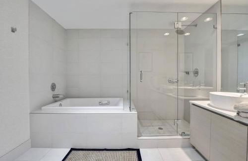 Luxury Waterfront Suite with Great Views - Foto 32