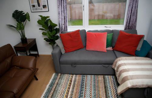 PrimeLuxe Stays - Modern 1BR Apartment with Private Garden Sleeps 4 Near ExCeL and London City Airport - Photo 16