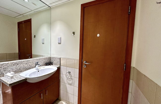 Lux BnB I Turia Tower I Lake & Garden View - Photo 22