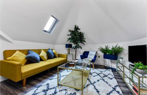 Lovely Two Bedroom with Ensuite Bathrooms - Photo 4