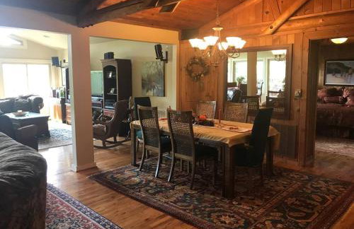 Lake Escape to an Elegant 4 Br Home - Foto 15