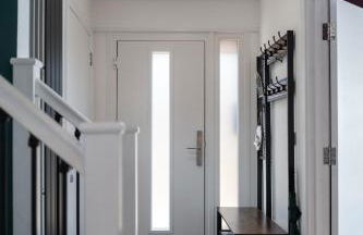 Clifftop Coastal Retreat - Accessible Pet Friendly Sea View - Sleeps 8 - Perfect for Contractors and Long Stays - Foto 28