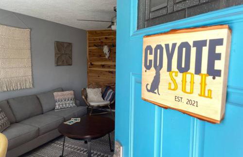 Comfy, contemporary quiet retreat vacation home with views - Foto 35