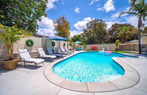 Spacious 4BR w/ Pool, Spa, Mini Golf & Game Lounge - Foto 14