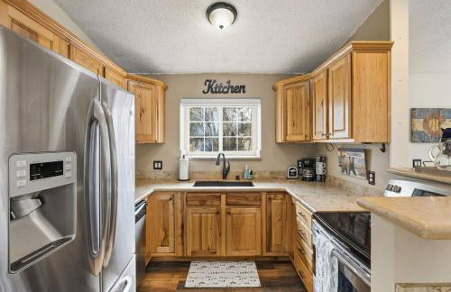 Pet Friendly 2 King Beds AF Academy Sleeps 12 - Foto 6