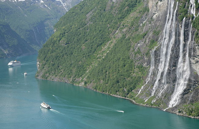 Viista à cidade de Geiranger com ônibus Hop-On Hop-Off - Foto 1