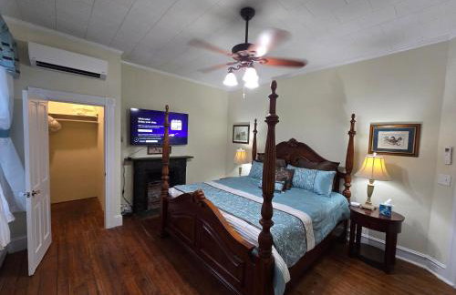 Newly Renovated Historic 6-Bedroom Manor, Where Timeless Elegance Meets Modern Luxury - Foto 10